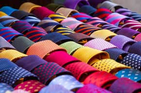 cravate de couleur unie